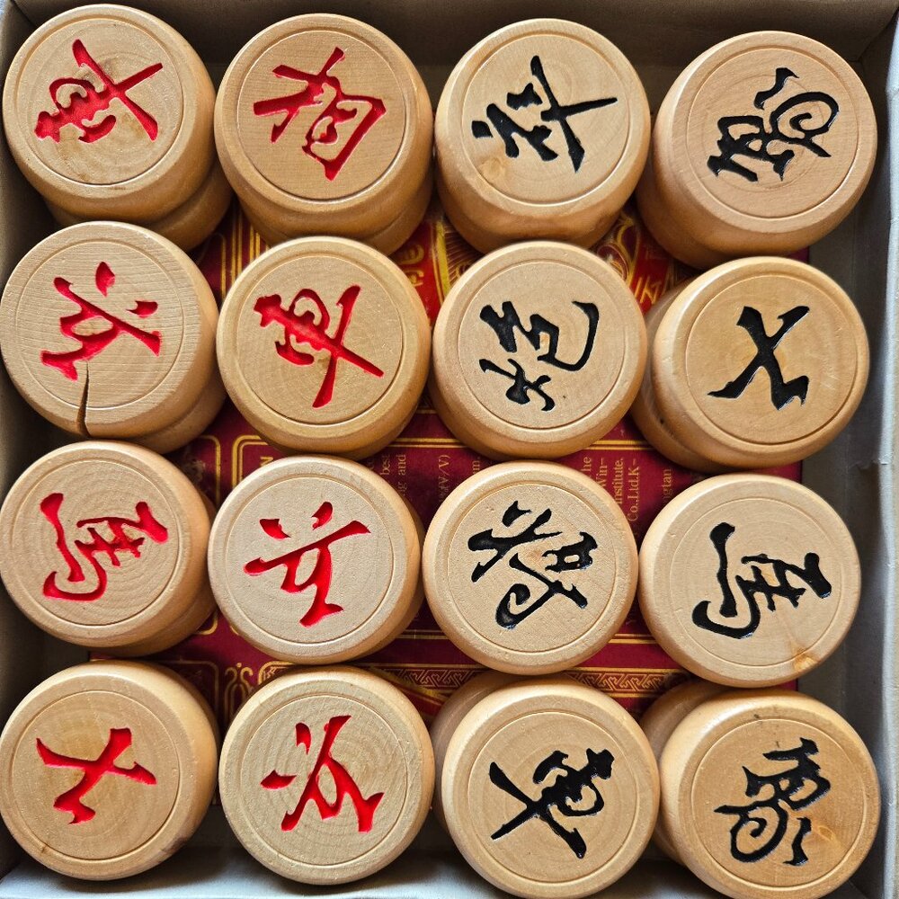 A SET OF VINTAGE WOODEN CHINESE CHESS